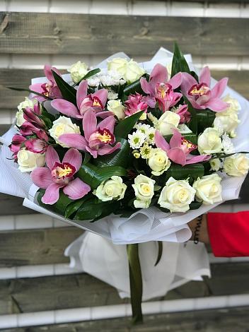 Букет цветов из: Розы и Хризантемы в Баксаненке