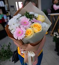 Букет цветов из:  Герберы, Розы и Хризантемы в Баксаненке