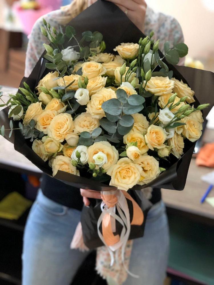 Букет цветов из: Розы и Лизиантусы в Баксаненке