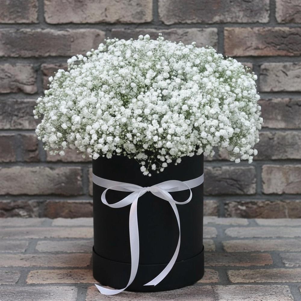 Цветочная композиция из Гипсофила в шляпной коробке в Баксаненке