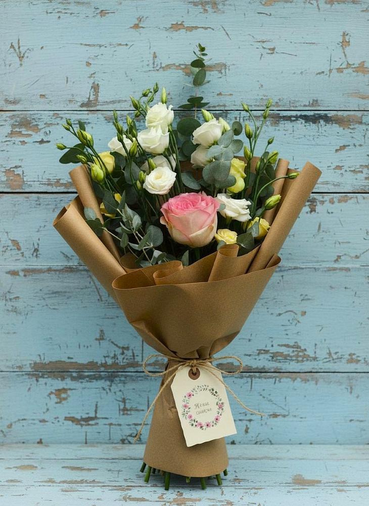 Букет цветов из: Розы и Лизиантусы в Баксаненке