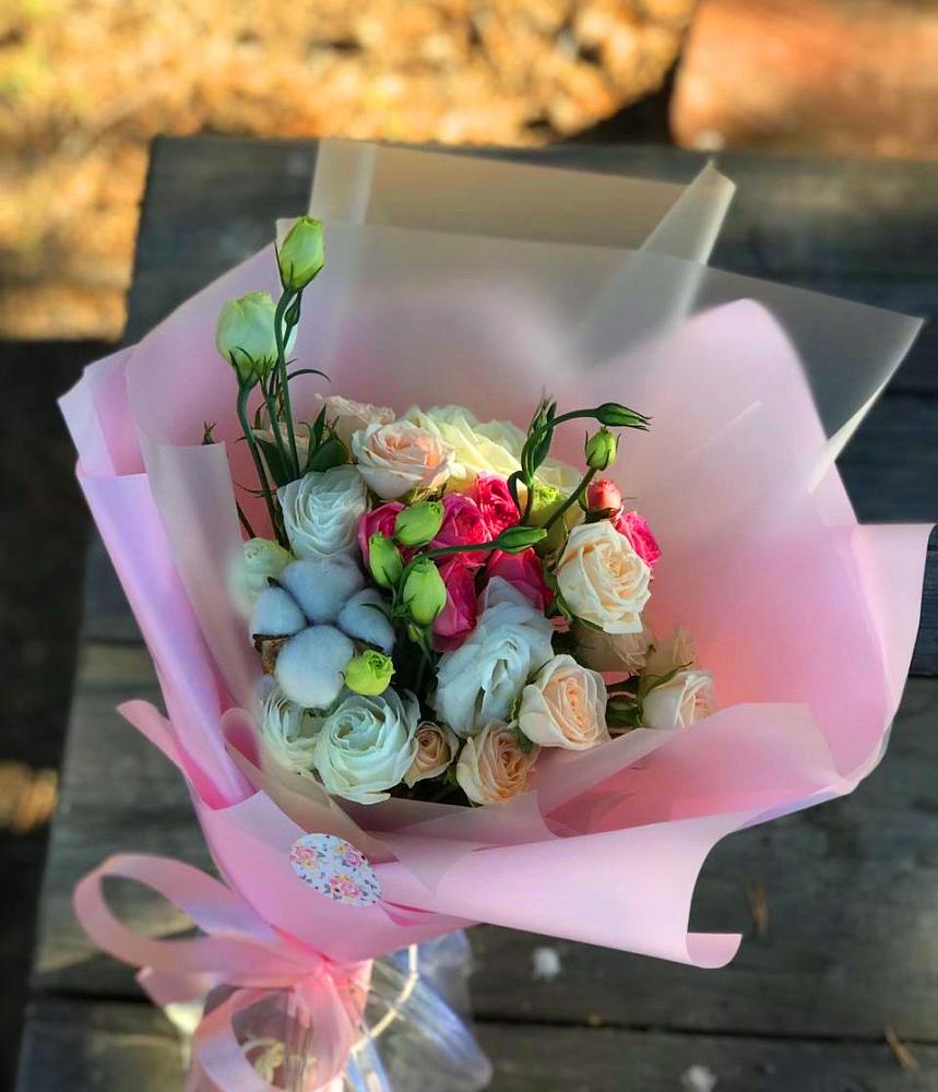 Букет цветов из: Розы и Лизиантусы в Баксаненке