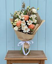 Букет цветов из:  Альстромерии, Лизиантусы, Розы и Хризантемы #REPLACE_PRED# Баксаненке