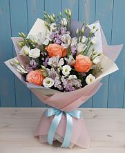 Букет цветов из:  Лизиантусы, Розы, Альстромерии и Гипсофила в Баксаненке