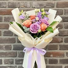 Букет цветов из:  Лизиантусы и Розы в Баксаненке
