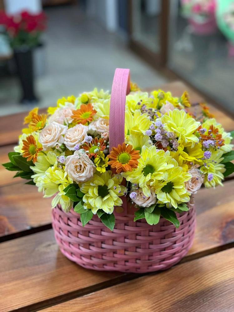 Цветочная композиция из Хризантемы и Розы в корзине в Баксаненке