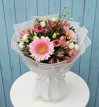 Букет цветов из:  Герберы, Альстромерии и Лизиантусы #REPLACE_PRED# Баксаненке