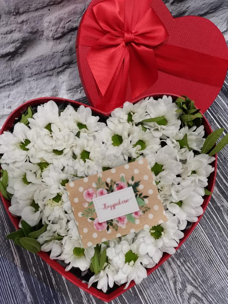 Цветочная композиция из Хризантемы в виде сердца в Баксаненке