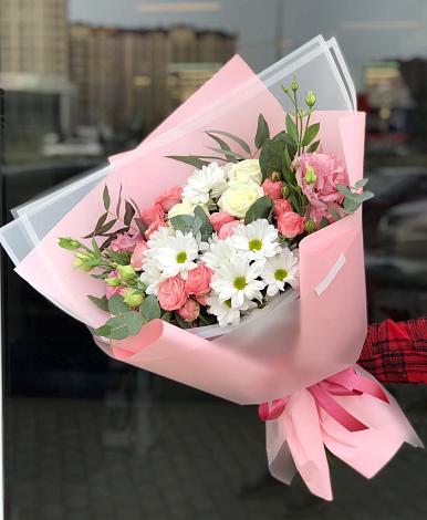 Букет цветов из: Розы, Лизиантусы и Хризантемы в Баксаненке