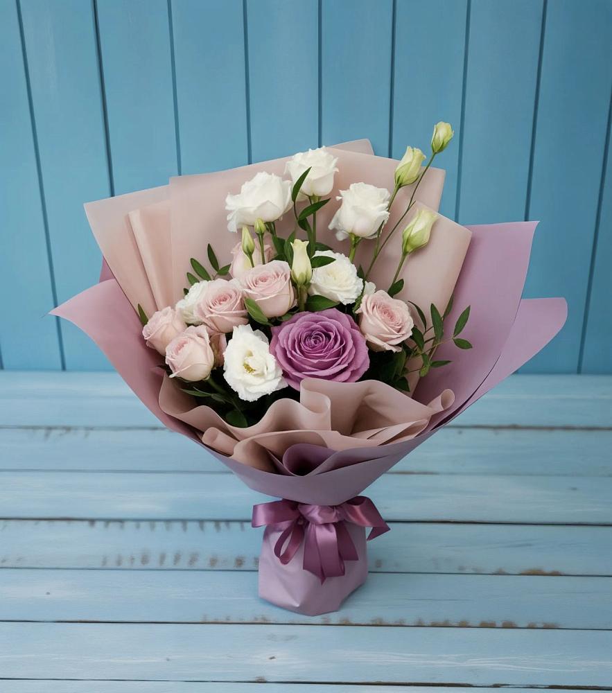 Букет цветов из: Розы и Лизиантусы в Баксаненке